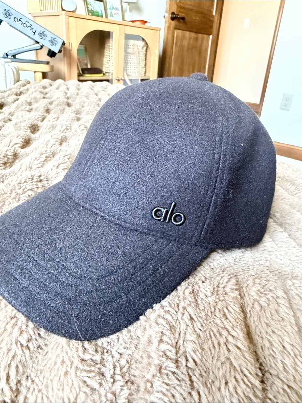ALO Yoga Black Women's Wool Baseball Hat with Subtle Embroidered Logo - Picture 2 of 5